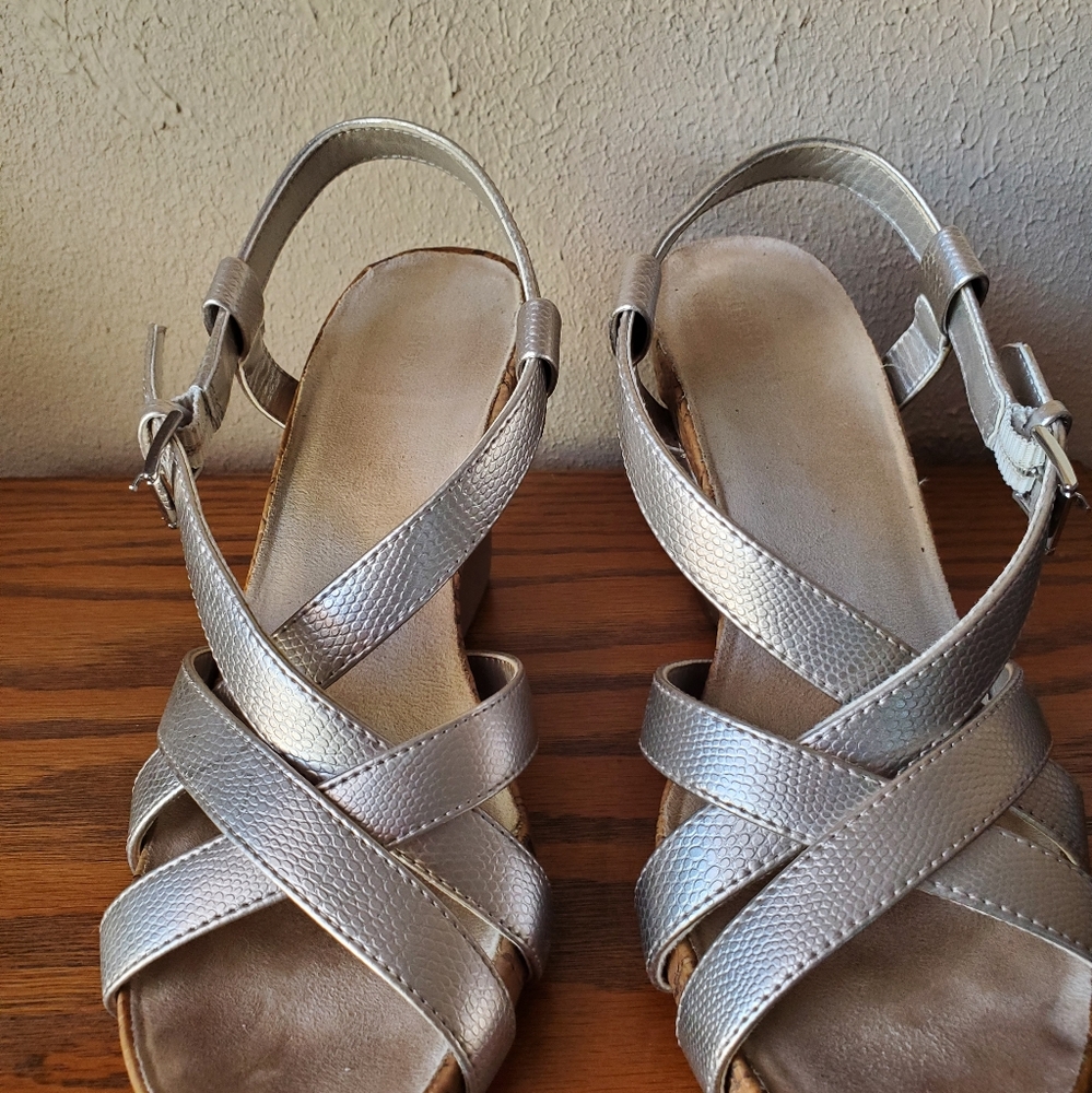Sandles